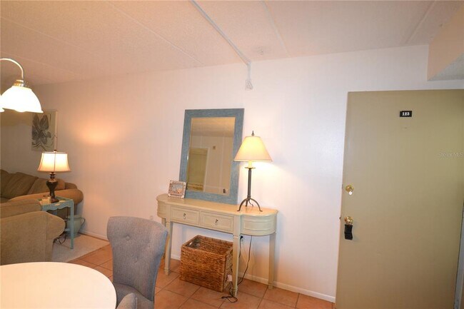 Building Photo - 123 Cypress Ct