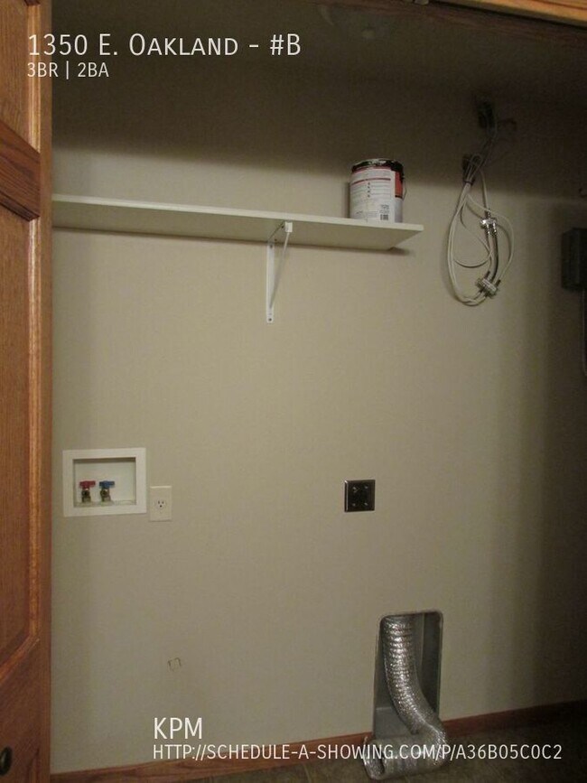 Building Photo - 1350 E. Oakland-#B