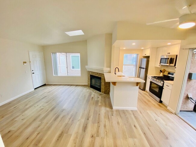 Building Photo - Renovated Two Bedroom Two Bathroom Condo North Park