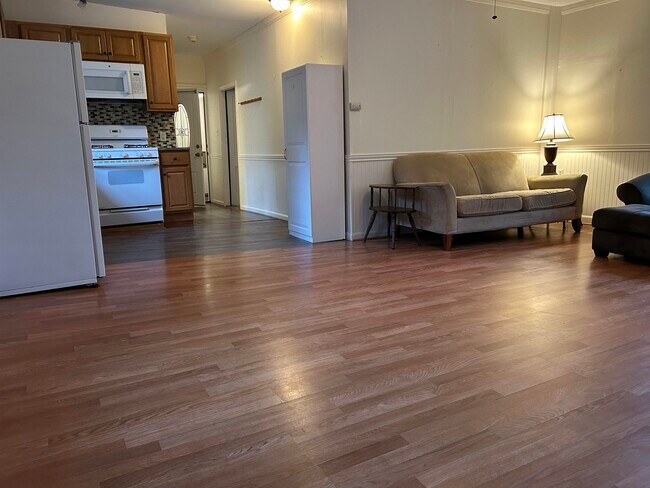 Building Photo - 340 NH-45