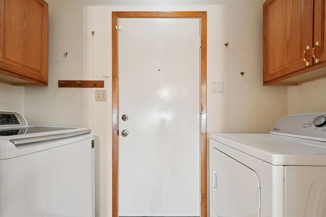 Building Photo - 21009 Fawn Ridge Dr