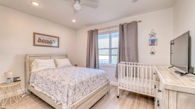 Building Photo - 1A N Victoria Ave