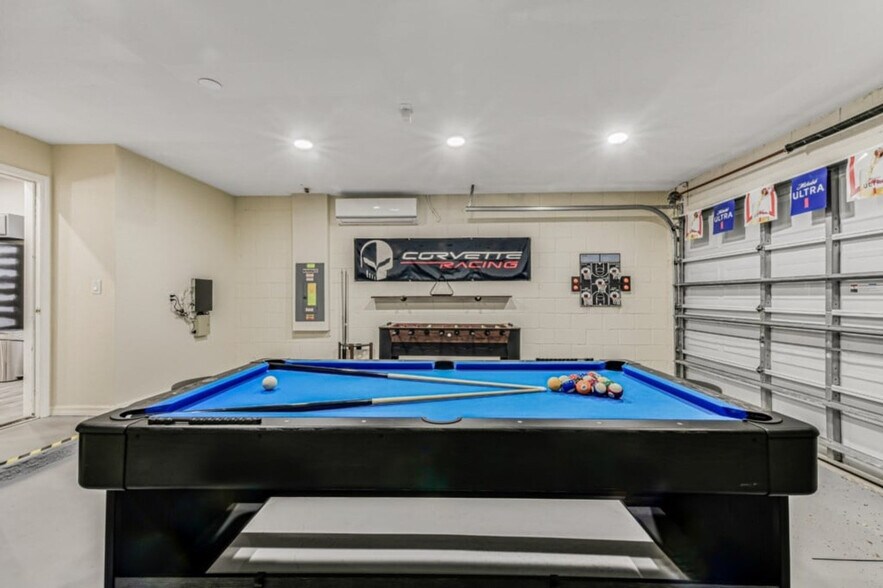 Building Photo - 16716 Lazy Breeze Loop