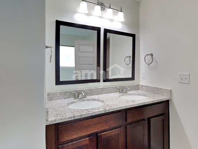 Building Photo - 2311 Foxy Dr