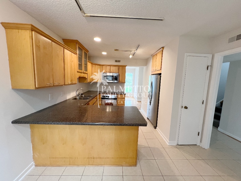 Building Photo - 210 N Lindell Rd