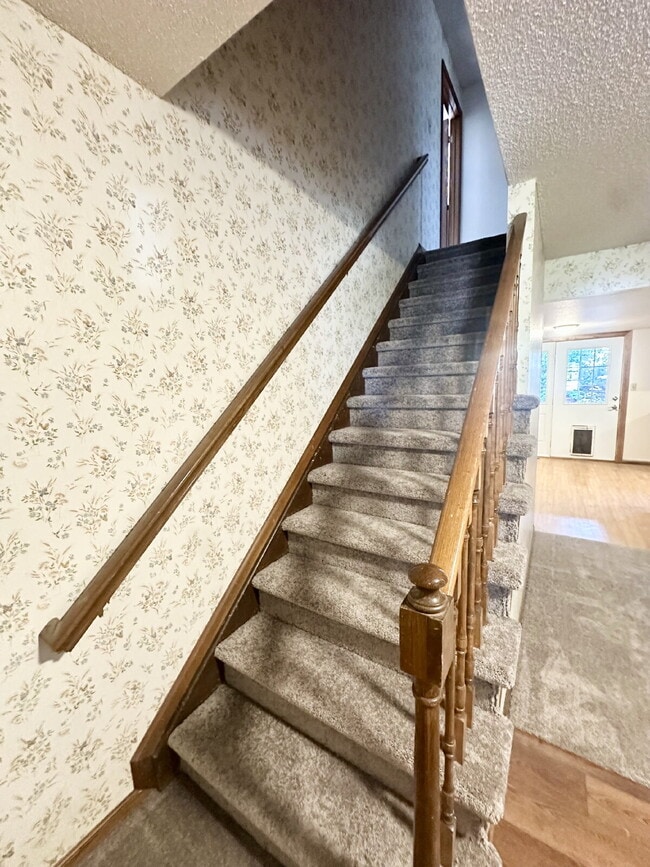 Building Photo - "Spacious 4-Bedroom Retreat with 2.5 Baths...