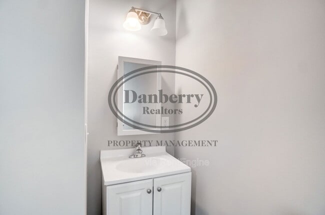 Building Photo - 1133 N Byrne Rd