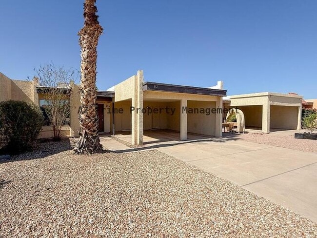Building Photo - 812 W Duke Dr