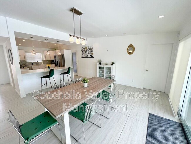 Building Photo - 2719 E Ventura Rd