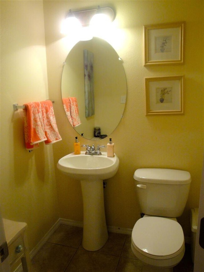 Building Photo - 12504 Woodland Ave NE