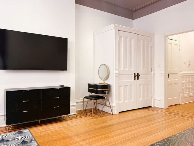 Building Photo - 68 E Cedar St