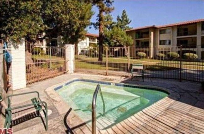 Building Photo - 2 bedroom and 2 bathroom condo in Mission Valley