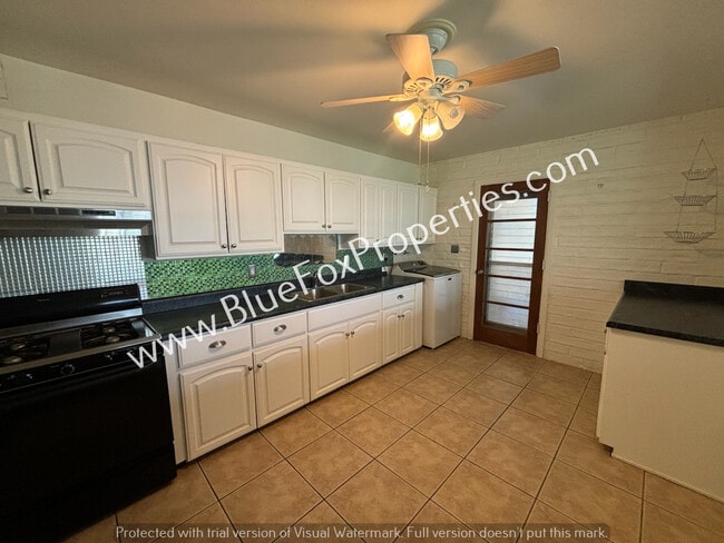 Building Photo - 8255 E Koralee Pl