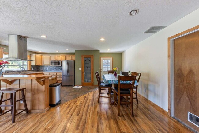 Building Photo - Charming 3-Bedroom Home with 2 Full Baths ...