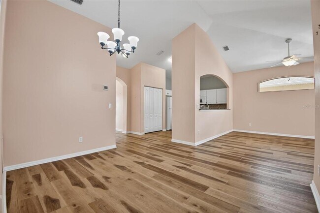 Building Photo - 33 Summerwind Cir