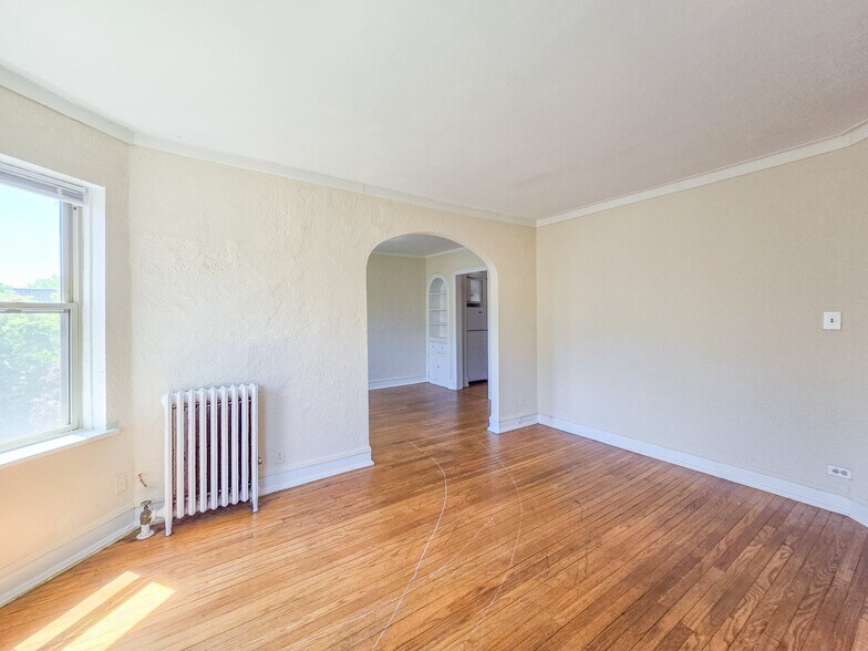Building Photo - 1430 W Farwell Ave