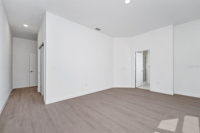 Building Photo - 380 Famagusta Dr