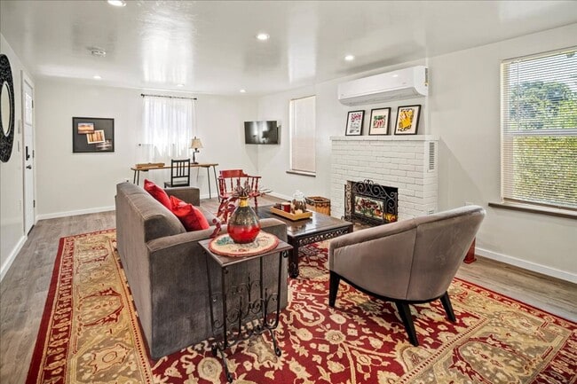 Building Photo - 272 W Carmel Valley Rd