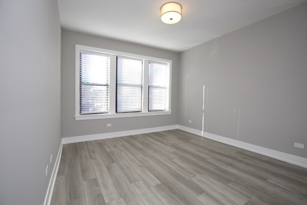 Building Photo - 3853 N Janssen Ave