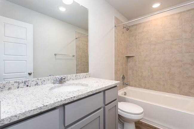 Building Photo - NW San Antonio Townhome in Hunters Ranch