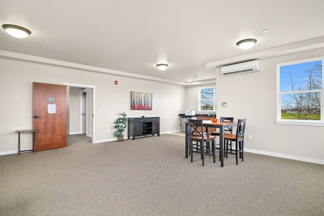 Building Photo - Beautiful Condo in Lynden