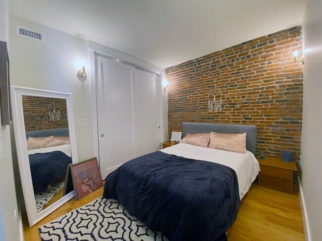 Building Photo - 139 Border St