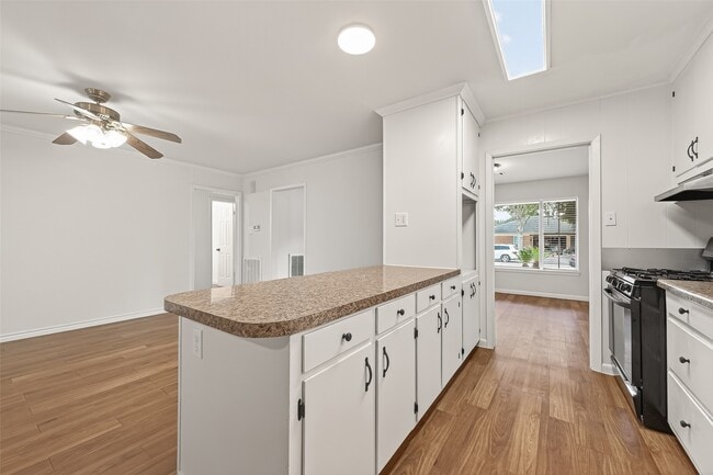 Building Photo - 1411 Mimosa Ln