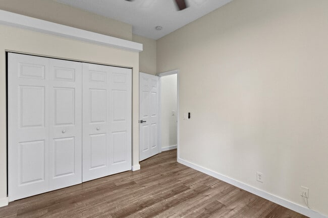 Building Photo - 1071 Bluewood Terrace