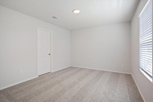 Building Photo - 1122 Newey Cir