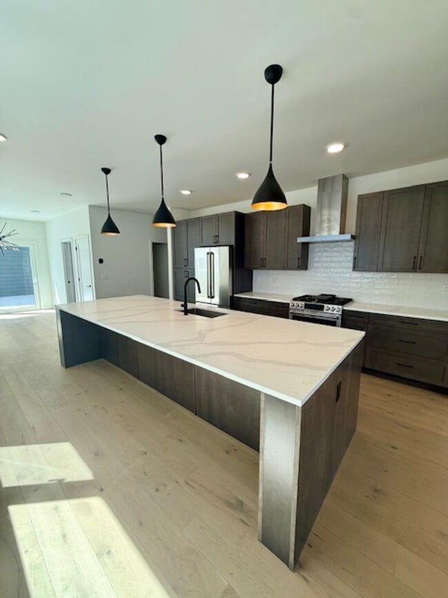 Building Photo - Single Family HOME with 3 Bedrooms 2 1/2 Bathrooms - Where Mountains meet you at upscale living!