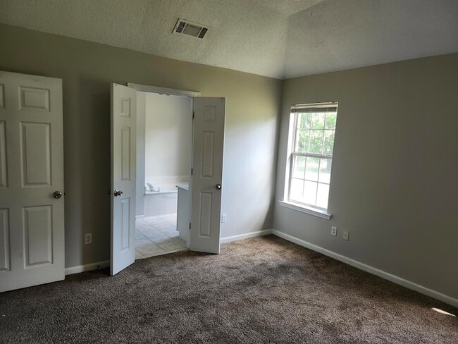 Building Photo - 6667 Einat Cove