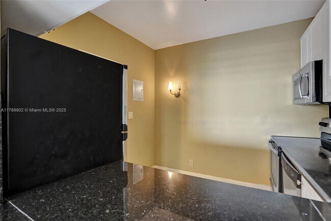 Building Photo - 1455 N Treasure Dr