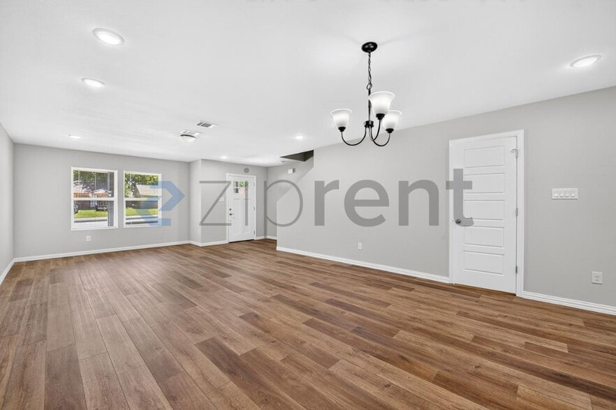 Building Photo - Unit A