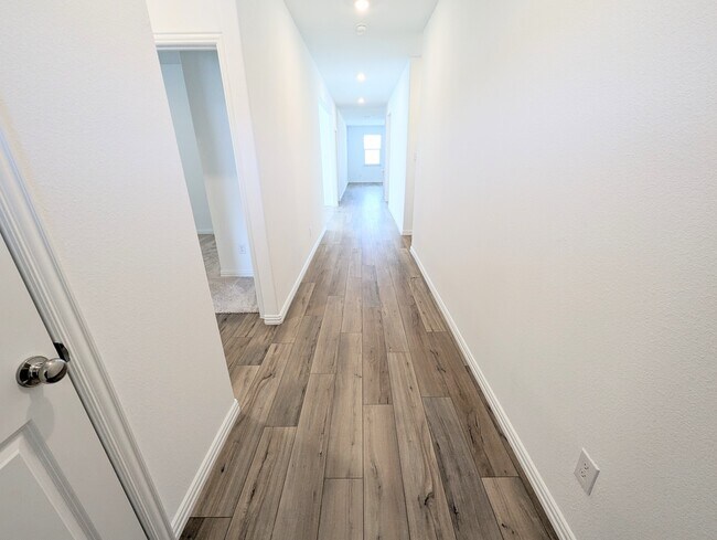 Building Photo - 14821 Lone Rock Lane