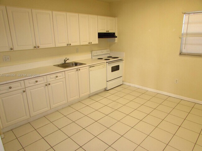 Building Photo - 5100 SW 41st St