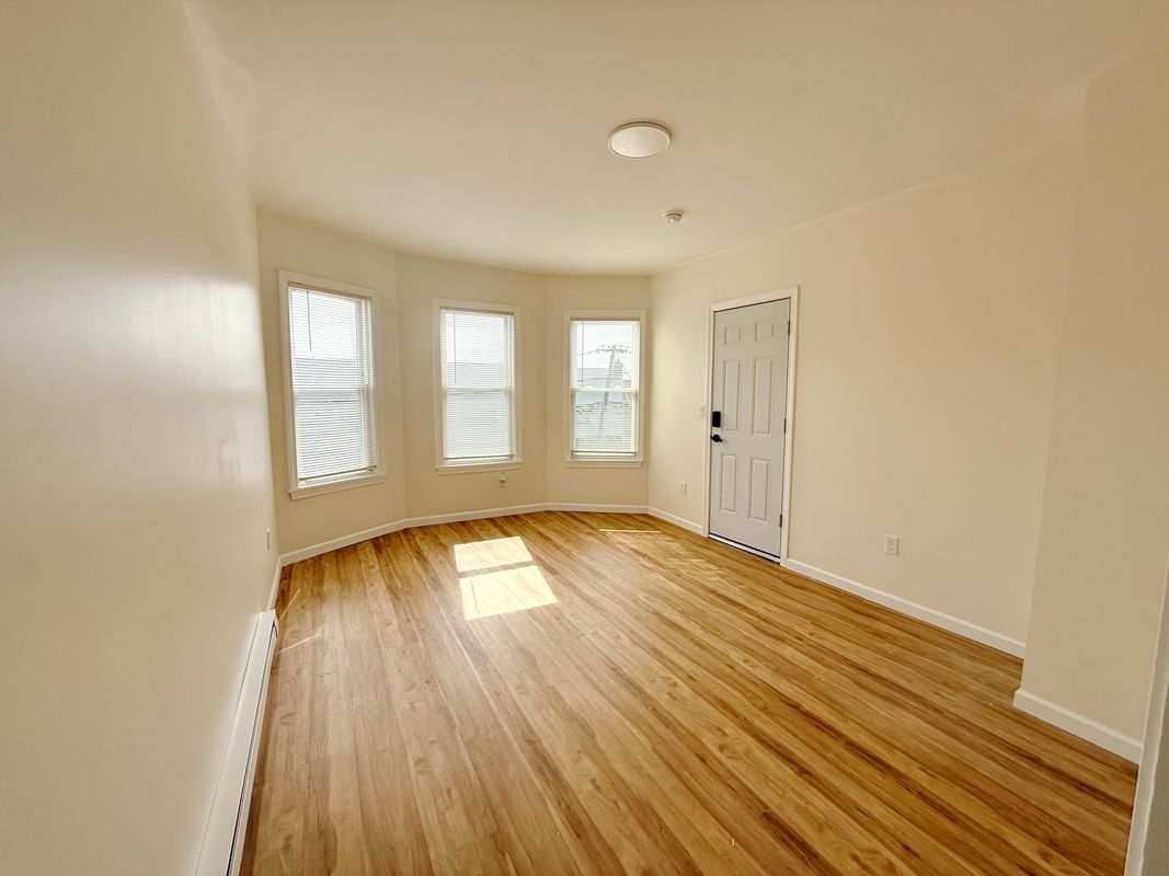 Building Photo - 70 Lindley St