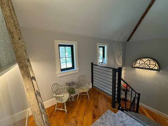 Building Photo - 57 Taconic Rd