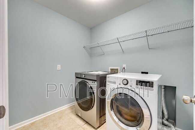 Building Photo - 1080 Crescent Moon Dr