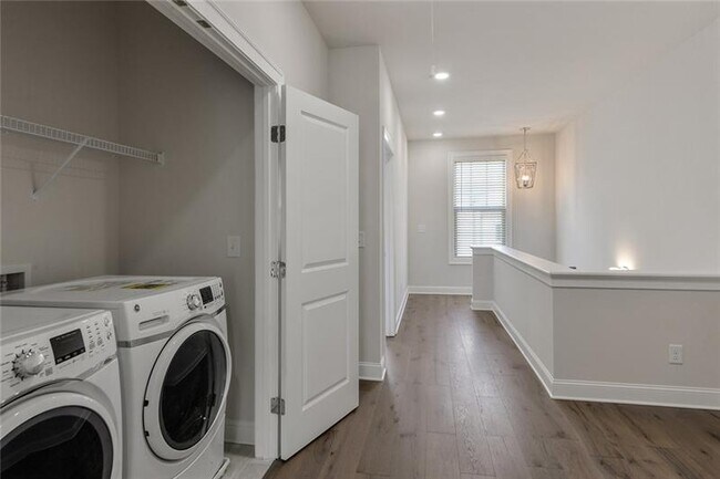 Building Photo - 4317 Parkside Pl