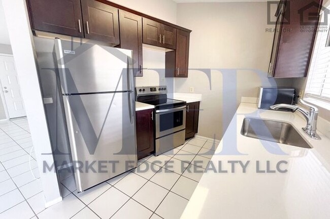 Building Photo - 1Bed/1Bath House at 31st Ave/Beardsley! $1...