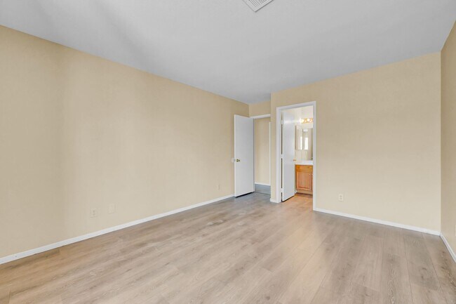 Building Photo - N Las Vegas Single Family Home - New Paint and LVP Flooring