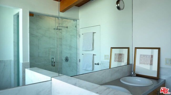 Building Photo - 15146 Mulholland Dr