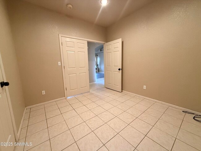 Building Photo - 2562 Scenic Crest Loop