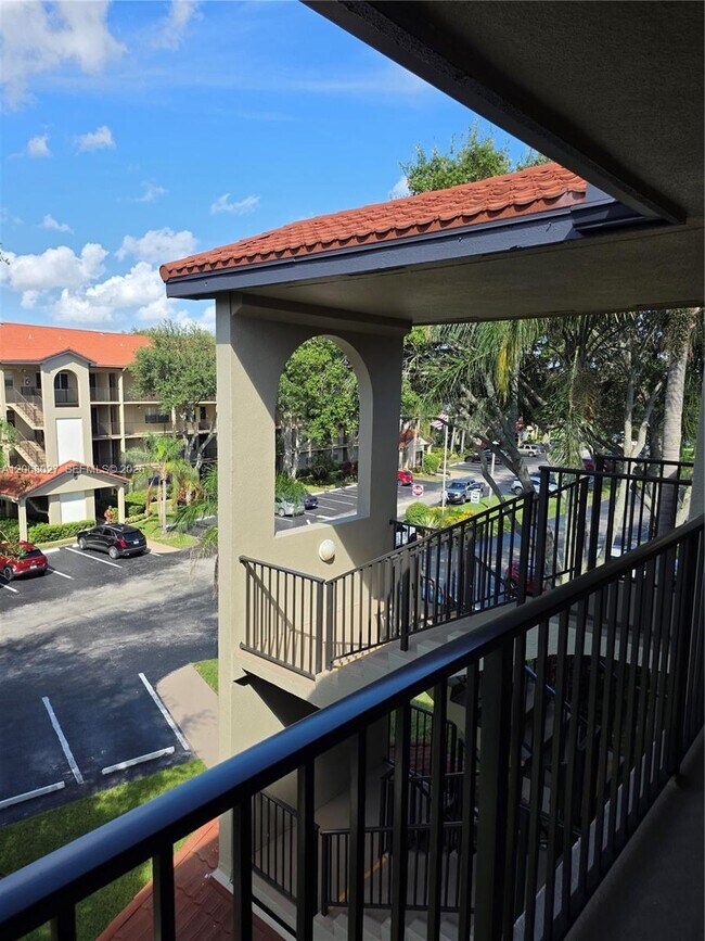Building Photo - 1000 SW 128th Terrace