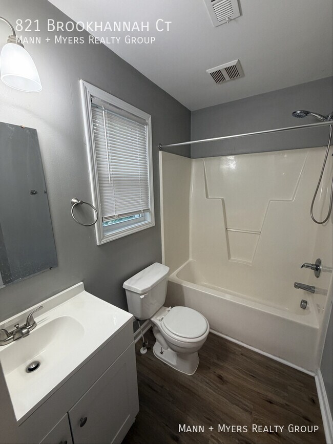 Building Photo - 821 Brookhannah Ct