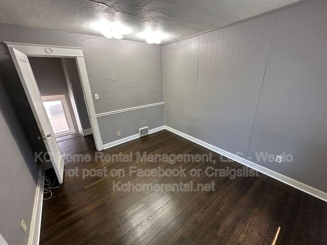 Building Photo - 5105 Walnut St