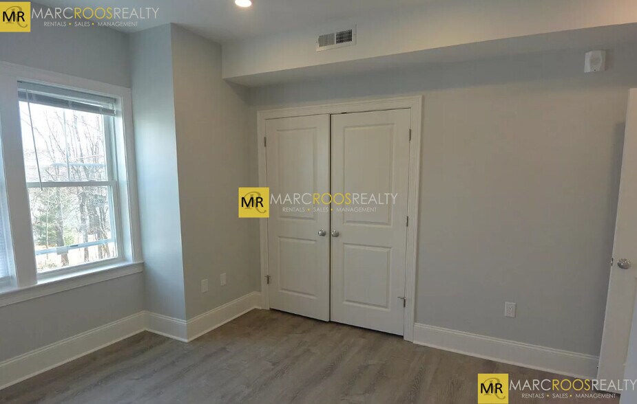 Building Photo - 128 Kenrick St