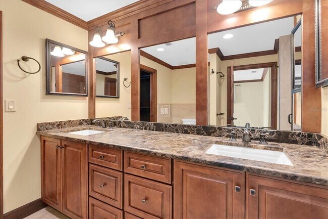 Building Photo - 5810 Bahama Shores Dr S