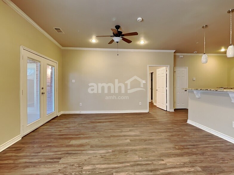 Building Photo - 608 Denali Dr