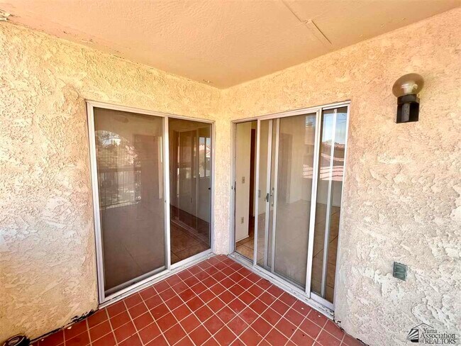 Building Photo - 2045 S 14th Ave